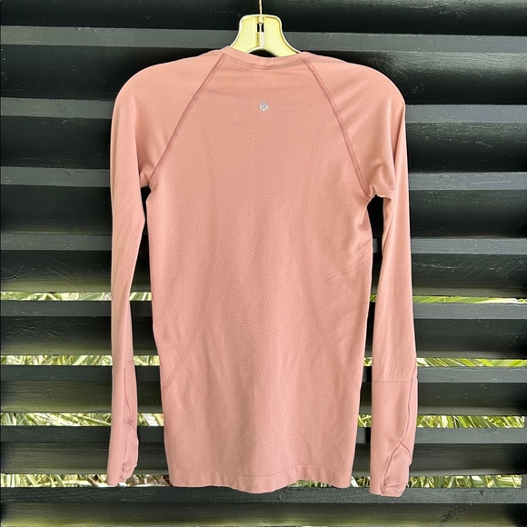 lululemon athletica Swiftly Tech Top + NWOTHair Scrunchie - Picture 4 of 8